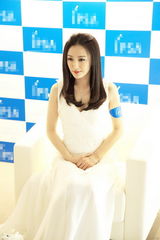 组图：秦岚担任护肤品推广大使 完美肌肤获青睐