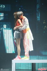 组图：JPM个唱露点庆功 杨丞琳Kimberley捧场