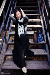 组图：张馨心户外写真 清新可人自然本色