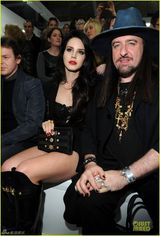 组图：打雷姐拉娜德雷蕾丝诱惑内衣外露