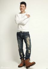 组图：吴卓翰写真大片多款造型诠释魅力