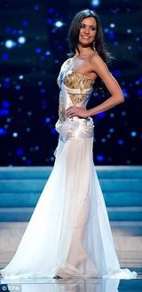 组图：环球小姐众佳丽泳装礼服美艳 中国小姐微笑迷人