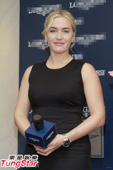 组图：凯特-温丝莱特香港现身 为名表开业剪彩