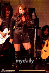 组图：韩星任宰范时隔七年发新专辑 现场火爆人气旺