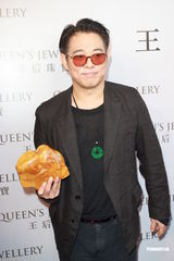 组图：李连杰获赠千万翡翠 收藏翡翠已涨价三四倍