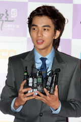 高清图：金敏贞刘承浩等出席忠武路电影节开幕式