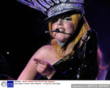 组图：Lady Gaga保加利亚开唱 百变造型蒙面狂野