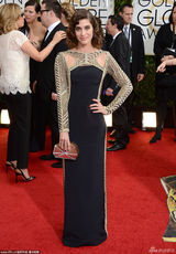 组图：金球奖女星红毯 沃特森露背亚当斯八字奶