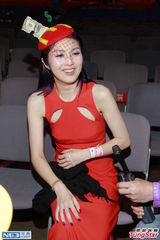 组图：杨千嬅携三后辈开唱 丁子高携儿子捧场