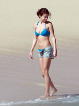 高清组图：贾斯汀和女友赛琳娜海滩激吻照曝光