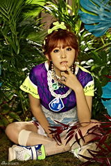 高清组图：韩团4minute公开性感丛林写真