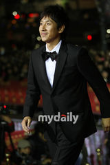 组图：《大叔》韩国电影大奖颁奖礼席卷7项大奖