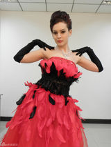 幻灯组图：红歌会老外选手“唐伯虎”私密照曝光