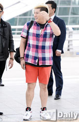 组图：SuperJunior等偶像赴土耳其开唱亮相机场