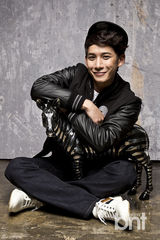 高清组图：韩星朴基雄拍写真 雕刻外貌精致帅气