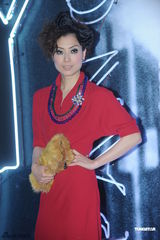 组图：周冬雨短裙俏丽亮相 柏芝性感郭晶晶发福