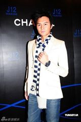 幻灯图：郑元畅为名表站台 力撑好友黑人相信对方