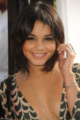 高清组图：瓦妮莎-哈金斯深V长裙亮相光彩夺目