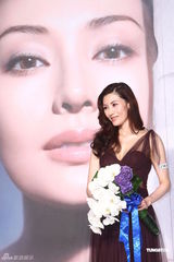 高清组图：李嘉欣性感代言 不评价锋芝婚事