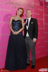 组图：李蕙敏香港补请喜宴 黄伟文要当小孩干爹