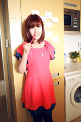 组图：徐子淳暖色写真绽放顽皮笑容