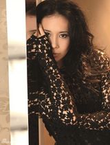 组图：莫文蔚“剩女盛放” 登杂志封面优雅自信