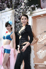 组图：杨谨华外穿Bra秀爆乳 乐当败犬今年不嫁