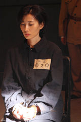 高清组图：《告密者》再曝剧照 吕夏穿囚服素颜受审