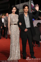 组图：Angelababy高贵迷人挽冯德伦亮相金马红毯