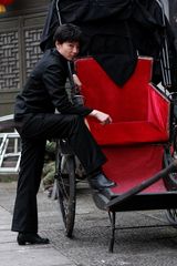 组图：戴江女扮男装《掩护》中出演抢手