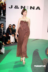 组图：蔡淑臻化身花神 身材曼妙分享走秀感受