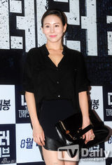 组图：鲁敏宇等捧场河正宇新片 秀智热裤显身材