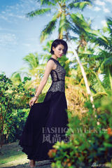 组图：胡杏儿中性大片海岛风情性感诱人