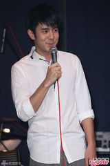 组图：刘子千庆功演唱会 小小彬抱病力挺