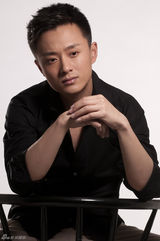 高清图：吴健写真大转型 忧郁内敛展成熟魅力