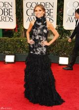 高清组图：克里基娜-兰西克拼接羽毛长裙哥特十足