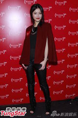 组图：文咏珊出席活动 何志恩挺徐濠萦生活健康