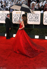 高清组图：金球奖红毯 玛丽亚-曼努诺斯红色礼服秀