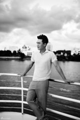 组图：杜淳全新大片潇洒不羁 央视春晚紧张彩排