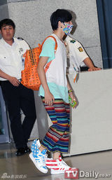 组图：CNBLUE与BESAT等结束香港公演返韩