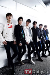 高清组图：独家对话韩国超人气新生男团EXO-K