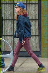 组图：克里斯汀-斯图尔特戴棒球帽 神似阿拉蕾