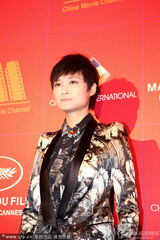 组图：李宇春贾樟柯杨澜等亮相中国之夜