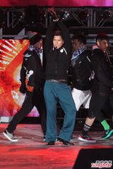 组图：郭富城赴台湾参加跨年演出 近期不结婚