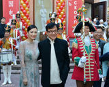 组图：章子怡再次代言中国电影 携手成龙