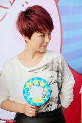 组图：海清亲子节目成孩子王 亲和力十足