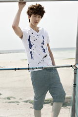 组图：韩男团EXO-K曝写真 自由奔放展少年魅力