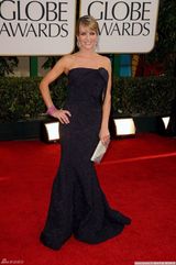 高清图：杰斯-琳吉斯硕大彩色钻石耳环引人注目