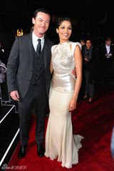 组图：《惊天战神》首映女星比美 米基洛克笑搂超模