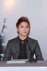 组图：金俊秀即将唱响香江 期待购物欣赏海景